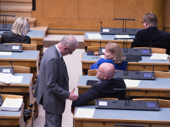 Riigikogu täiskogu istung, ööistung 18.-19. mai 2016